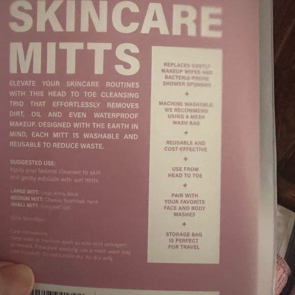 Nord + Bare 3 Reusable 100% Microfiber Skincare Mitts, new in reusable bag - Picture 7 of 10